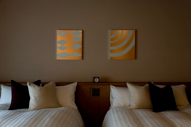 ベッドルームに宿る、アートの&ldquo;静けさ&rdquo; 三嶋安住の絵画が描く癒しの時間