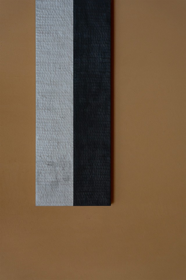 橋場信夫の抽象画が導く、玄関正面に宿る静謐の美