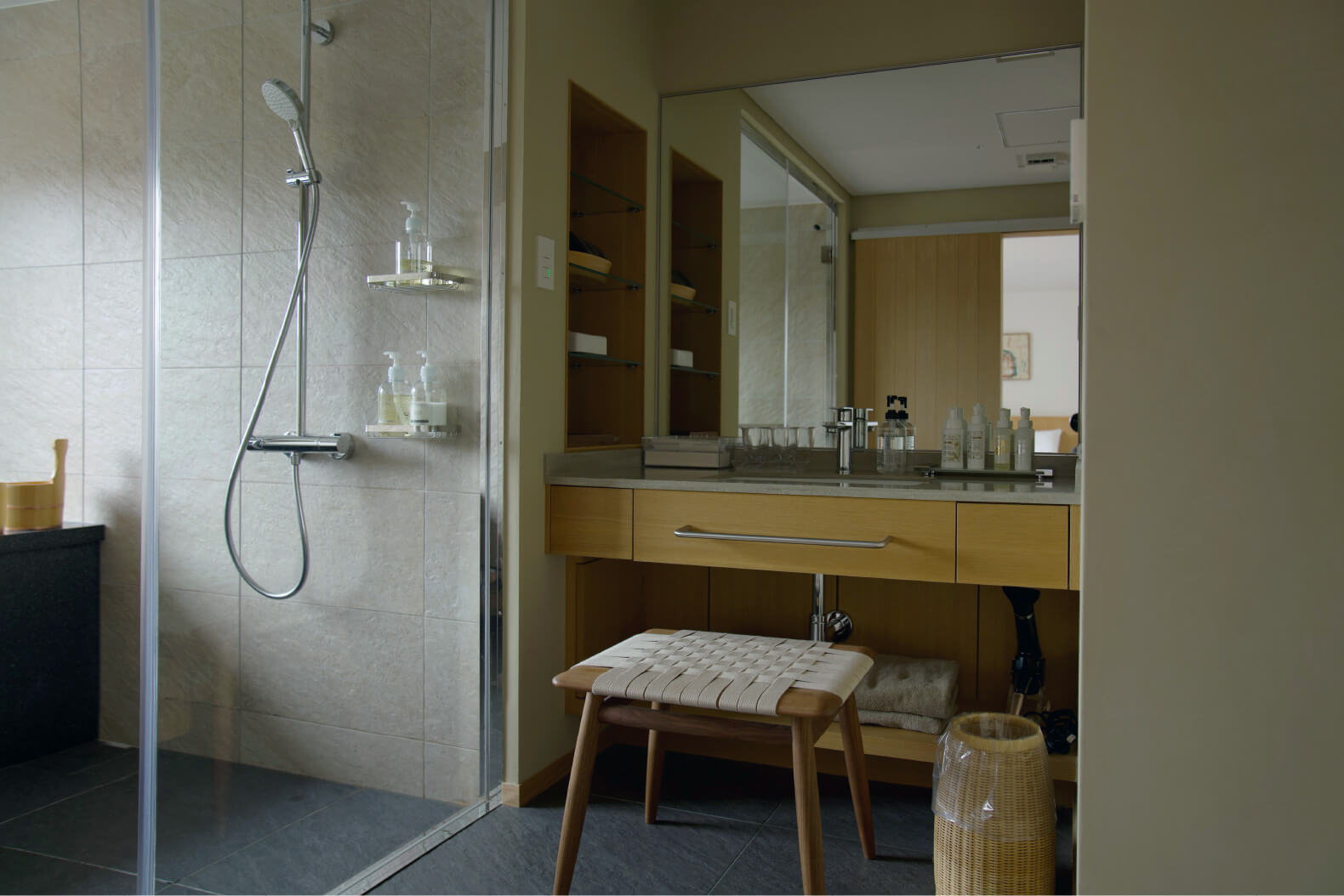 guest-rooms_hakkakuren_bathroom_02